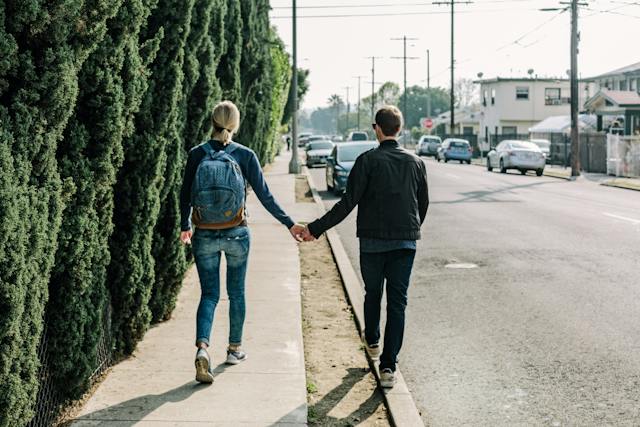 couple walking an hour daily for weight loss